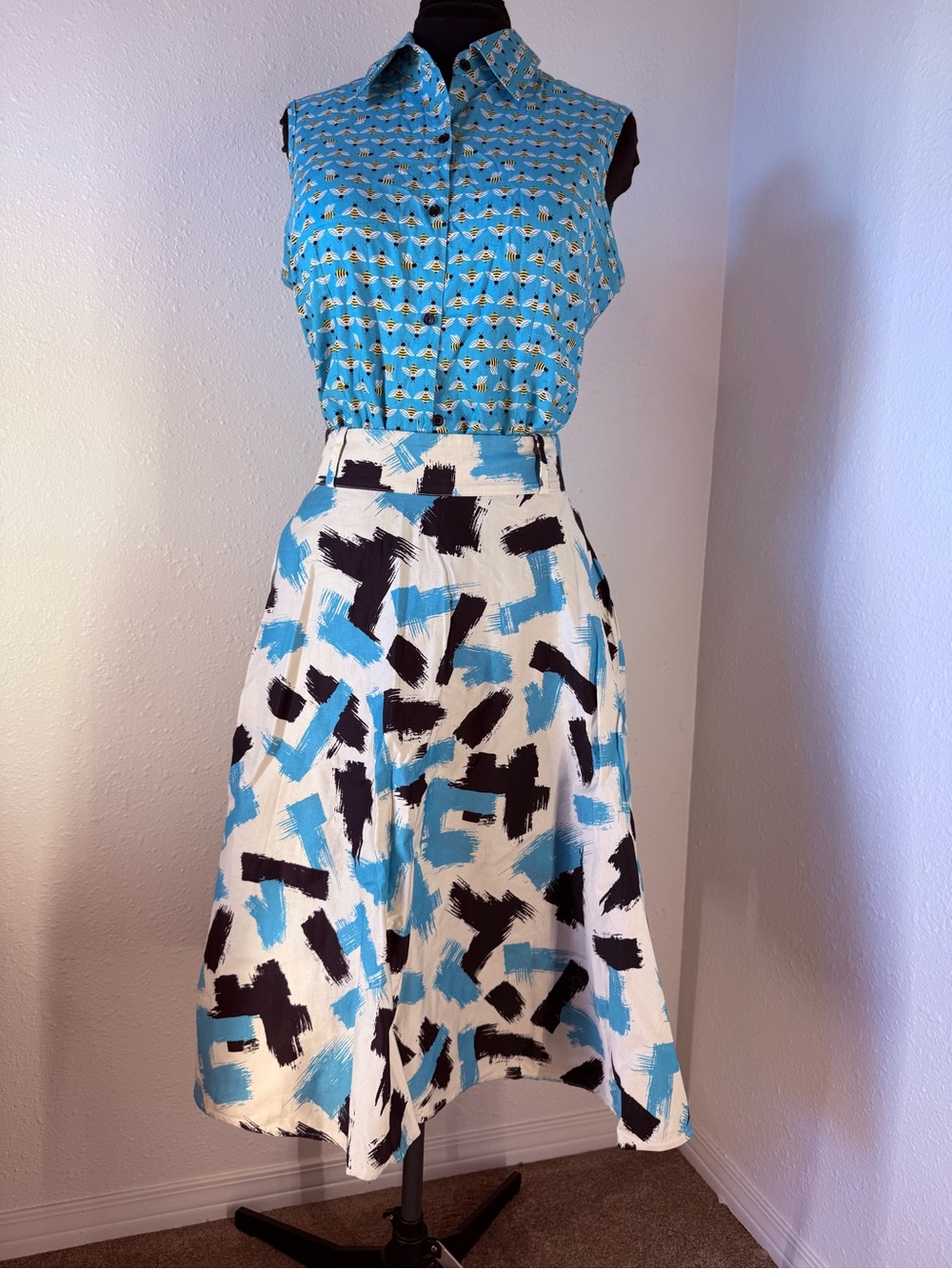 Pinup couture Blue and White Abstract Print Midi Skirt